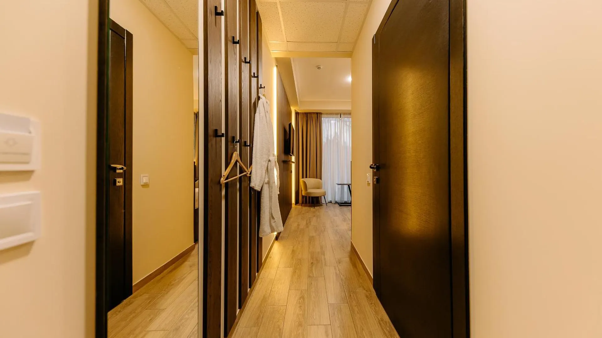 קייב Mayak Resort מלון