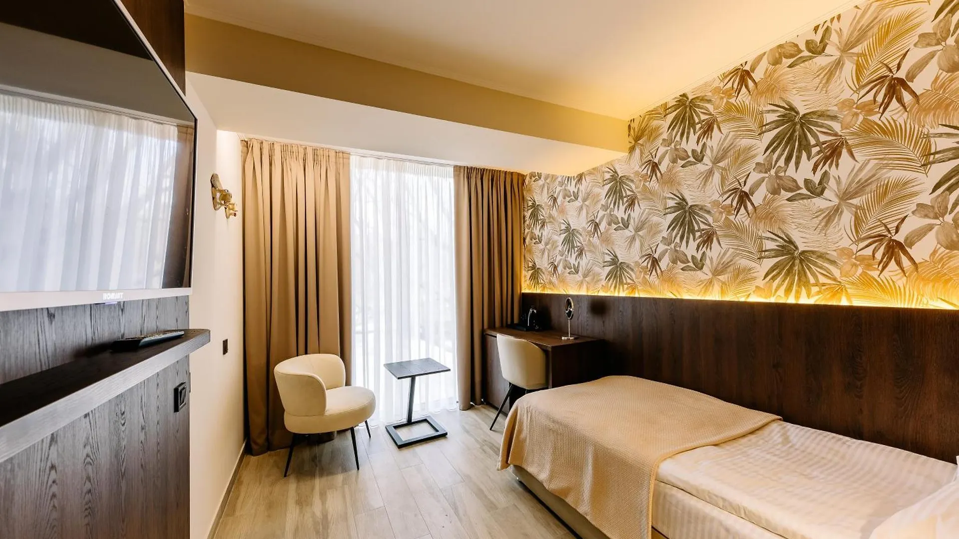 קייב Mayak Resort מלון