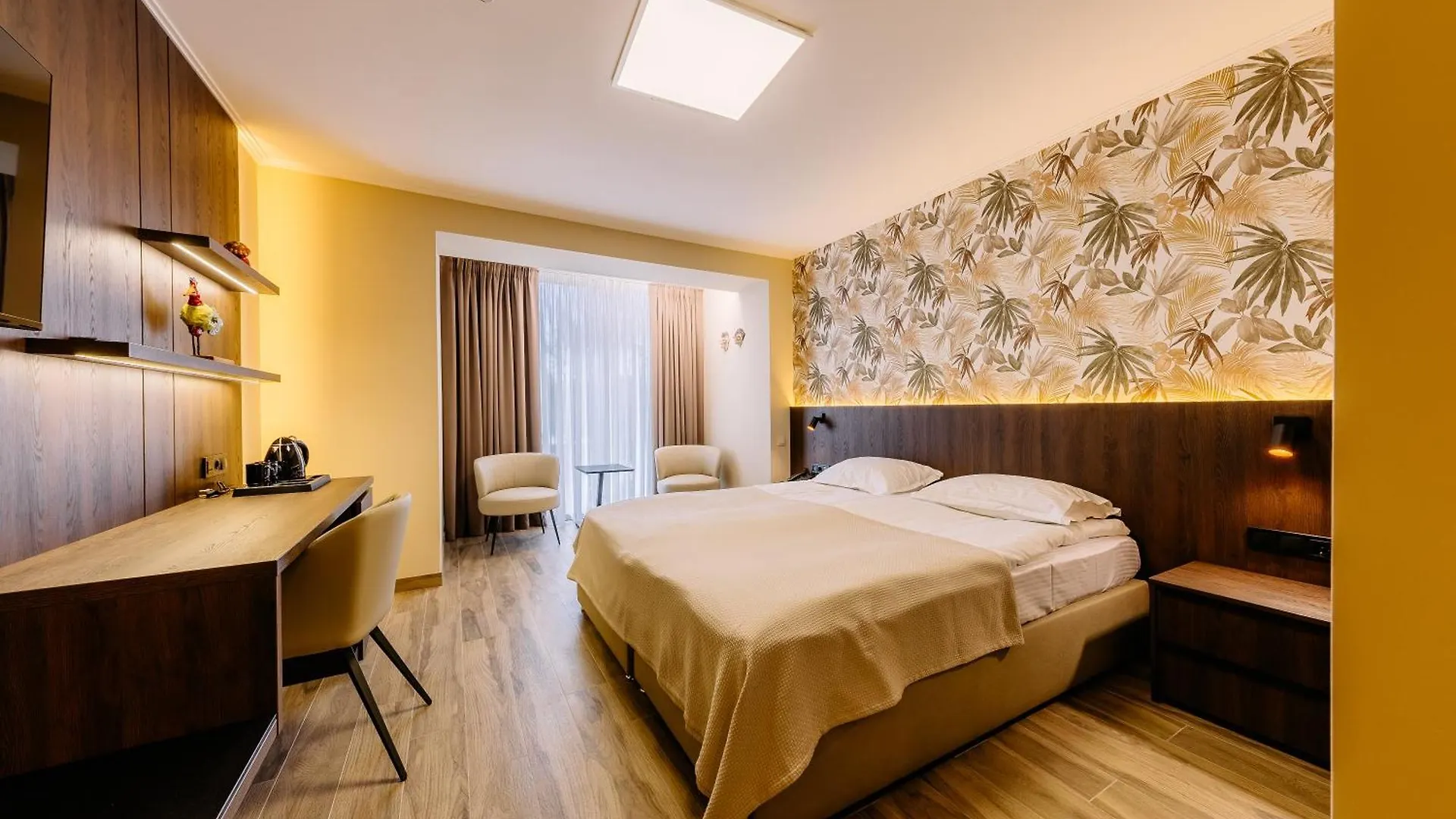 קייב Mayak Resort מלון