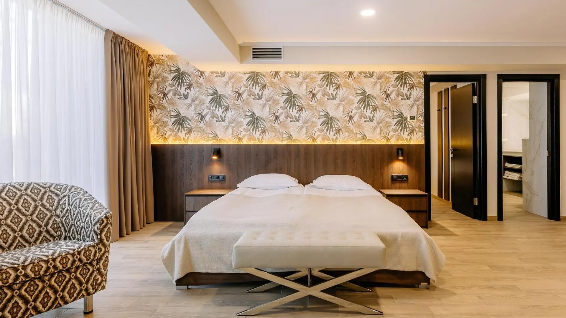 מלון קייב Mayak Resort