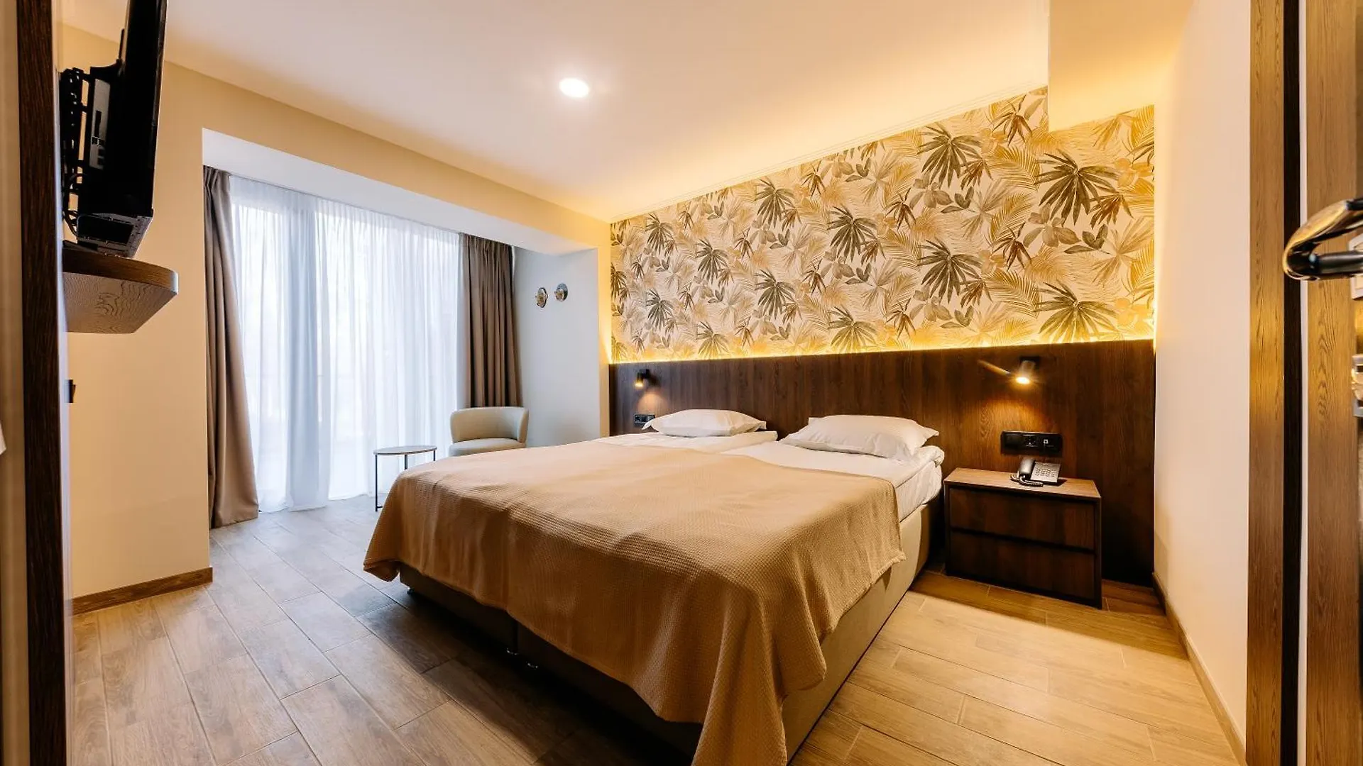 מלון קייב Mayak Resort