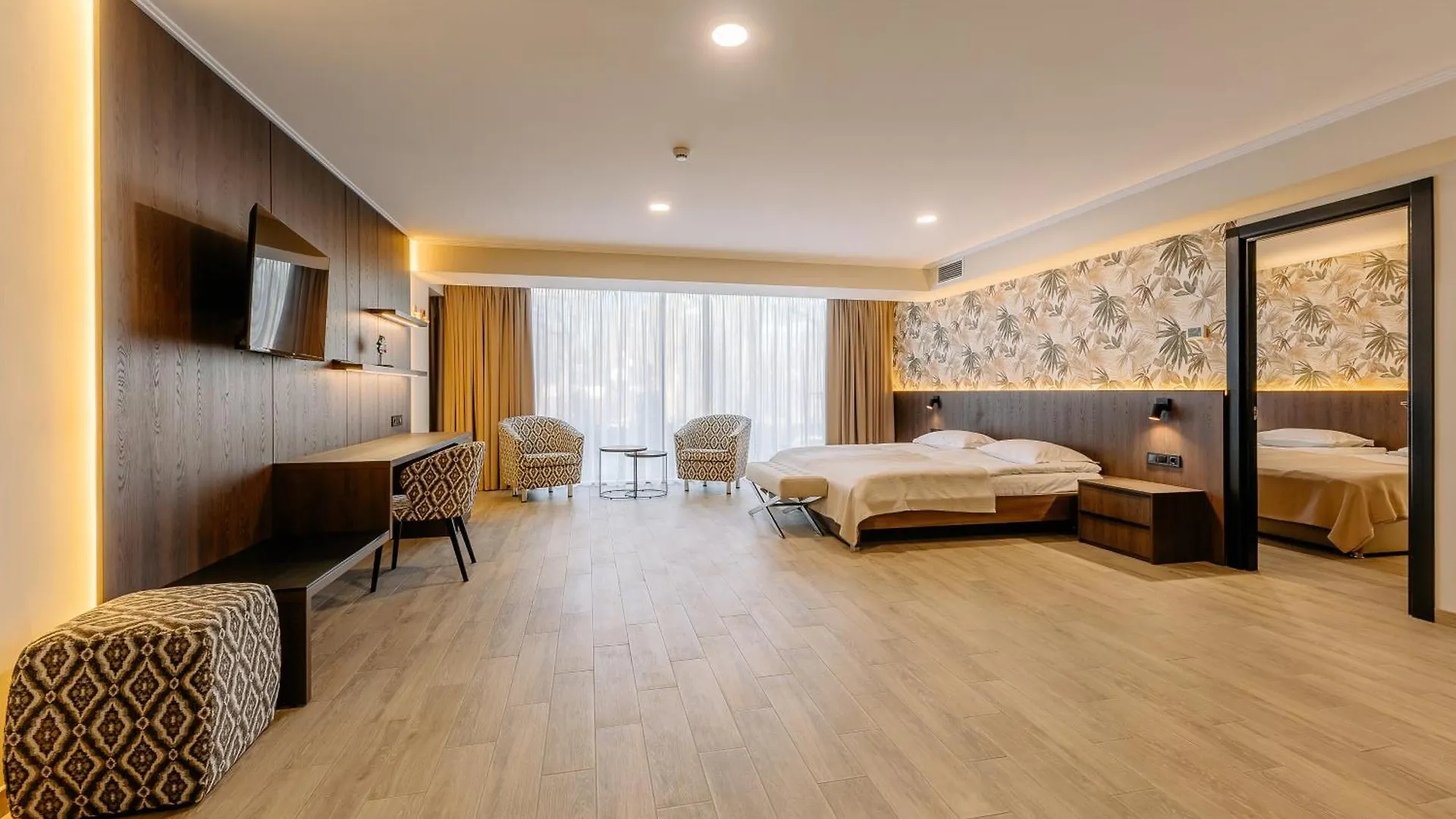 מלון קייב Mayak Resort