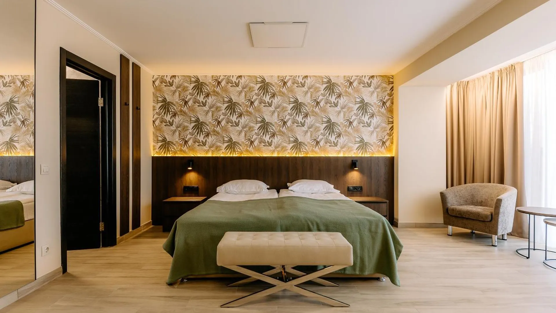 מלון קייב Mayak Resort אוקראינה
